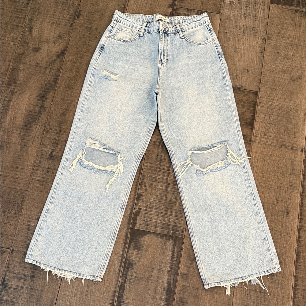 NWOT ELLA WOMAN JEANS SIZE 6 Classic Light Blue Distressed Women's Jeans